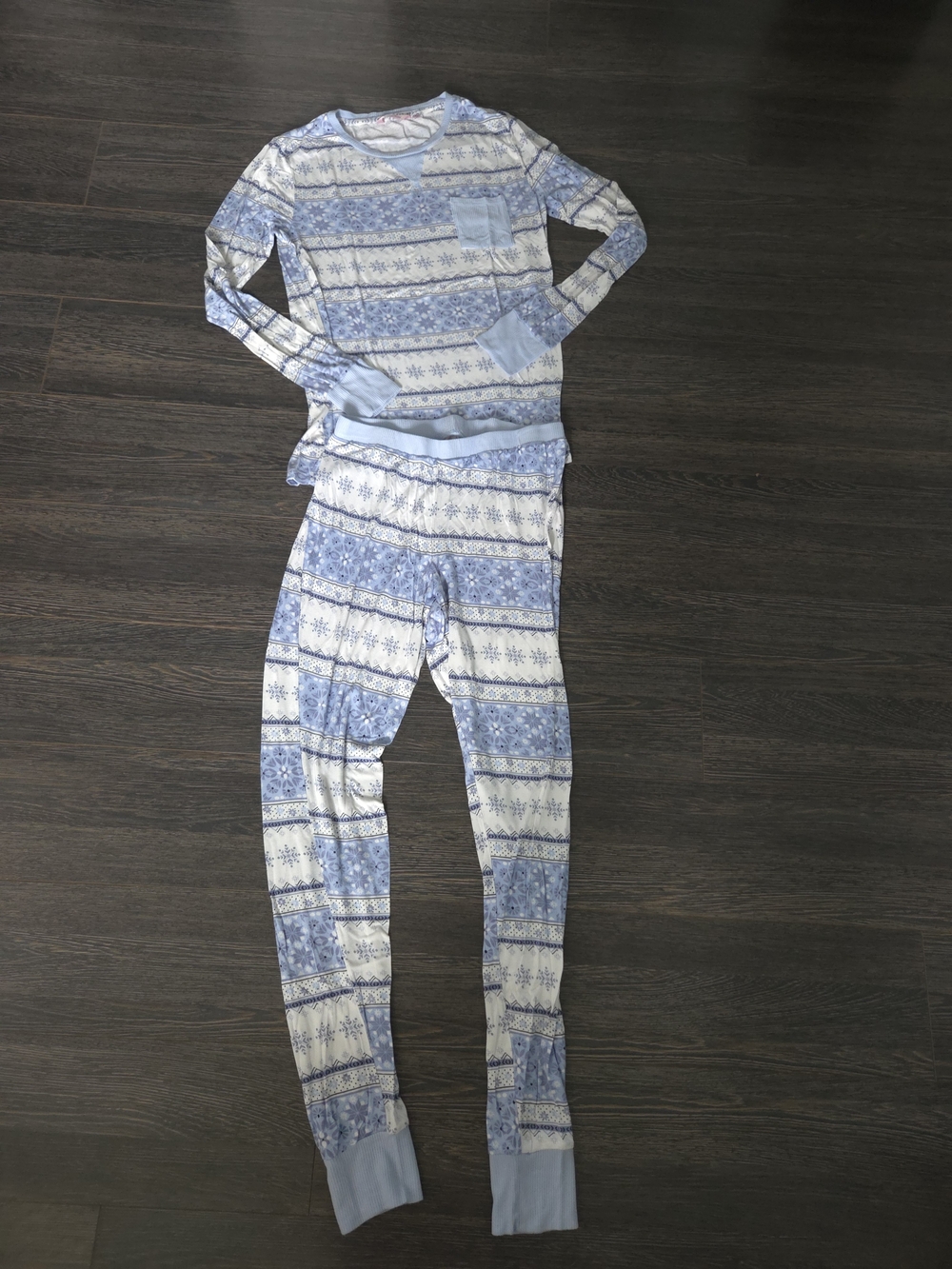 La Vie En Rose Light Blue & White Snowflake Pajama Set